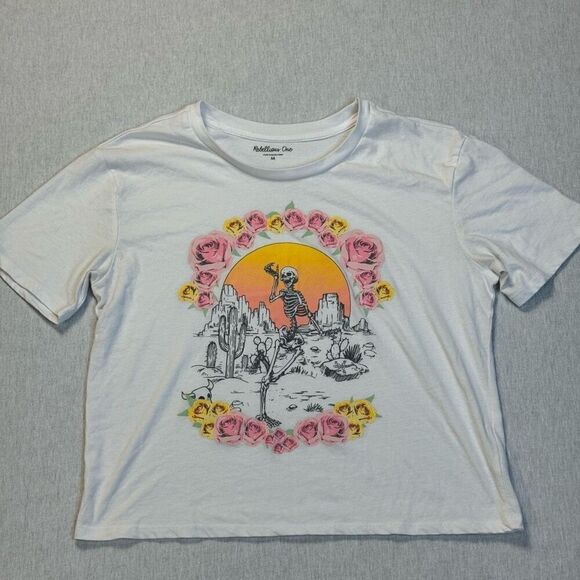 Rebellious One Skeleton Floral Spooky Halloween Cropped T Shirt Sz M - Picture 1 of 5